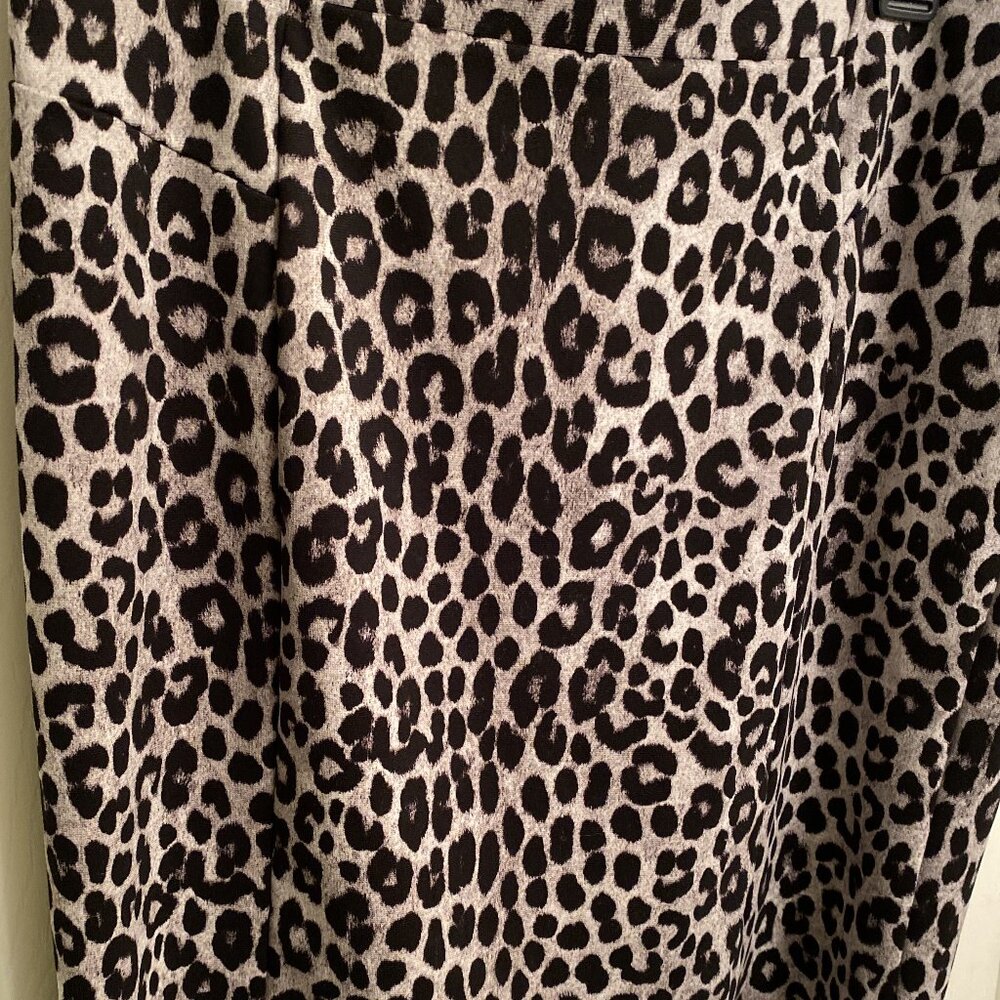 Sexy Michael Kors leopard skirt for the vamp in you!